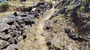 Hallan en Loja un petroglifo inédito durante la recuperación del Qhapaq Ñan